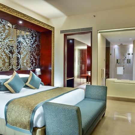 Crowne Plaza Ahmedabad City Centre By Ihg Εξωτερικό φωτογραφία