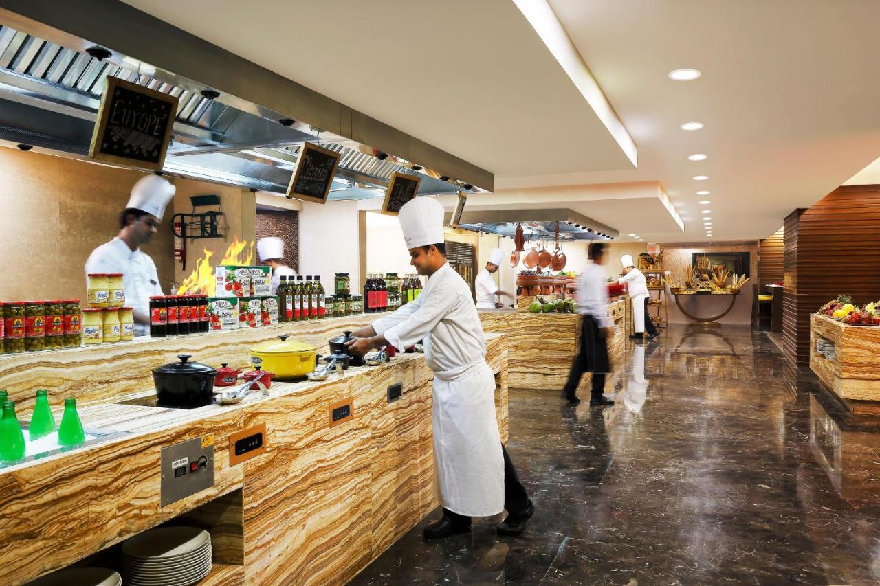 Crowne Plaza Ahmedabad City Centre By Ihg Εξωτερικό φωτογραφία