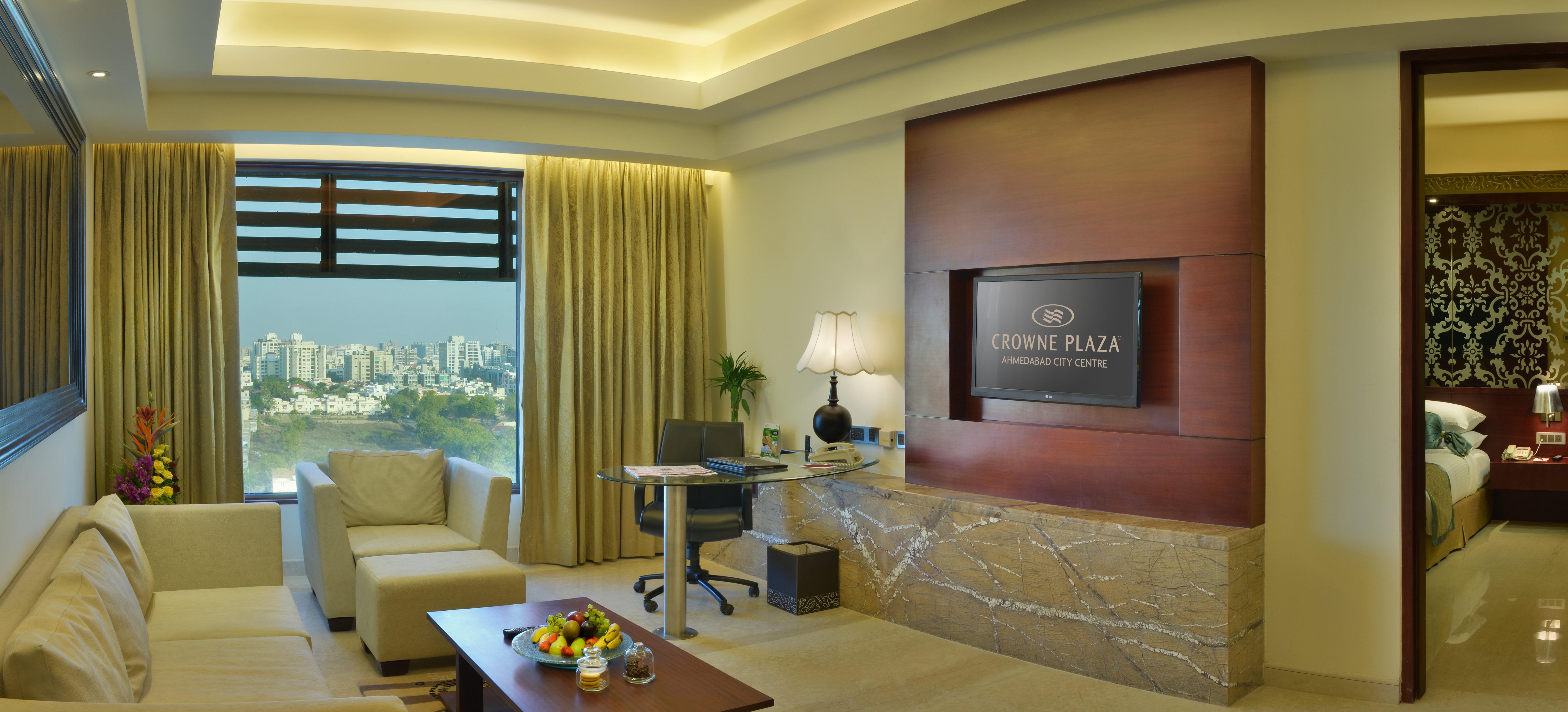 Crowne Plaza Ahmedabad City Centre By Ihg Εξωτερικό φωτογραφία