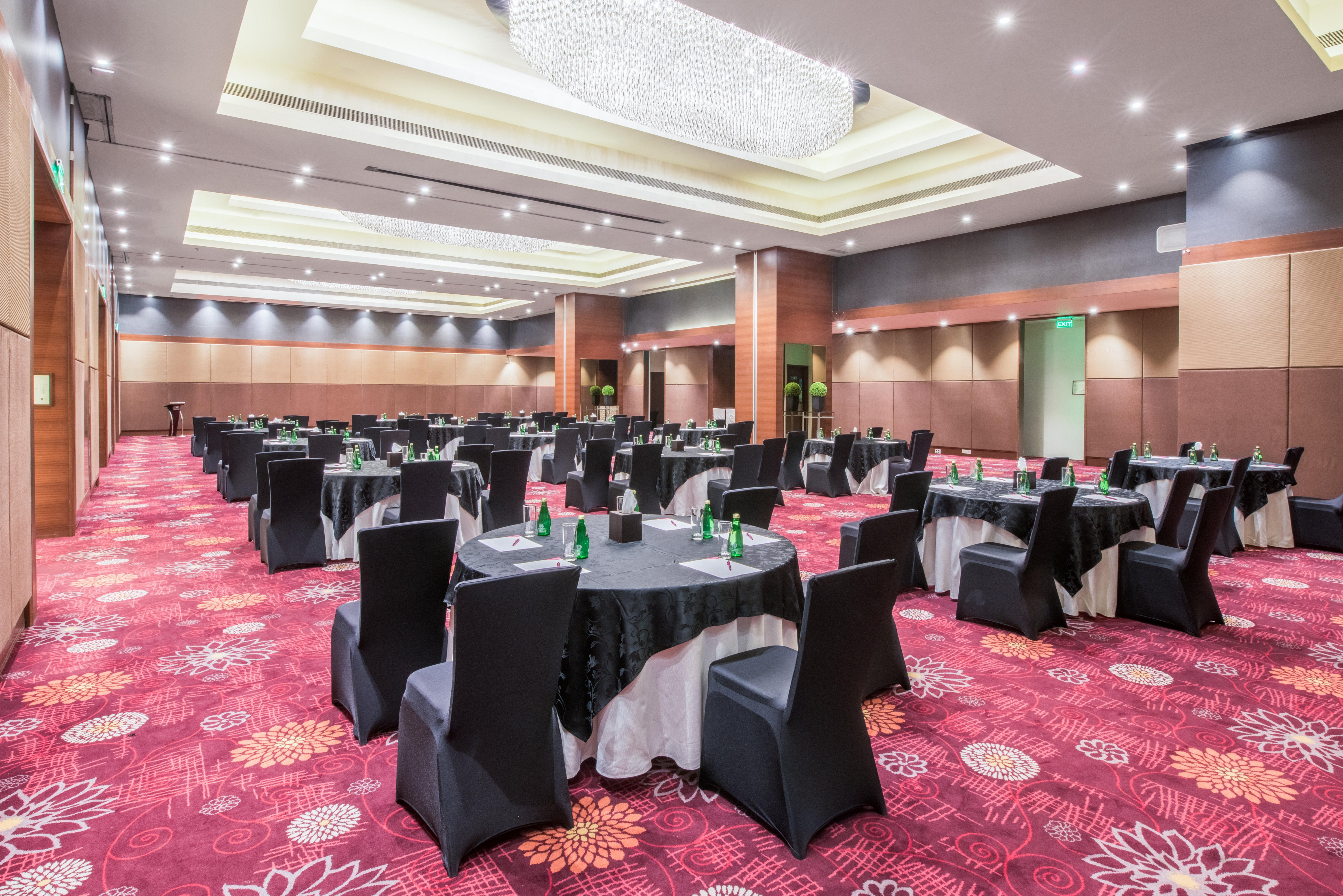 Crowne Plaza Ahmedabad City Centre By Ihg Εξωτερικό φωτογραφία