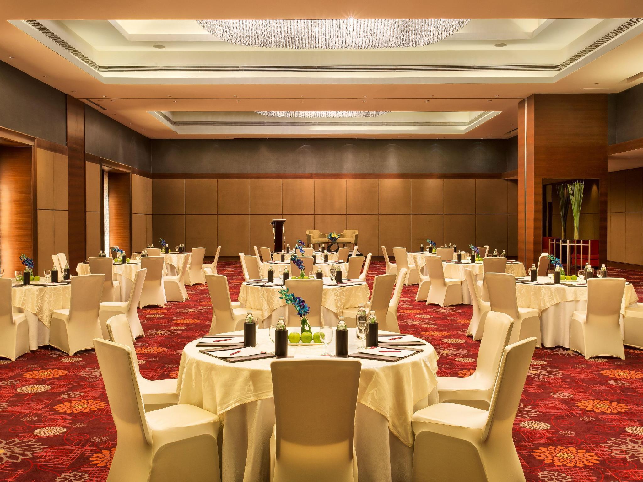 Crowne Plaza Ahmedabad City Centre By Ihg Εξωτερικό φωτογραφία