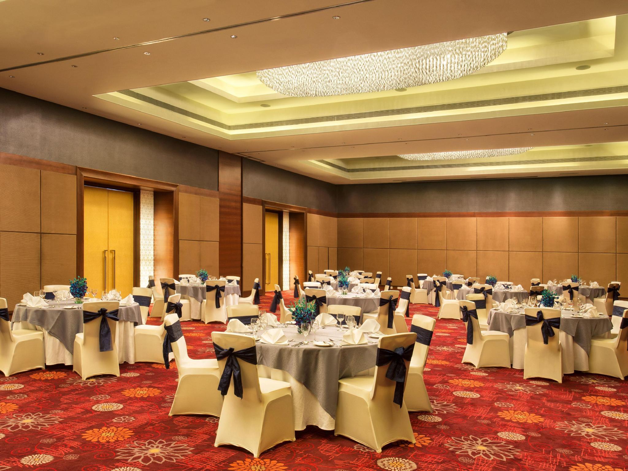 Crowne Plaza Ahmedabad City Centre By Ihg Εξωτερικό φωτογραφία