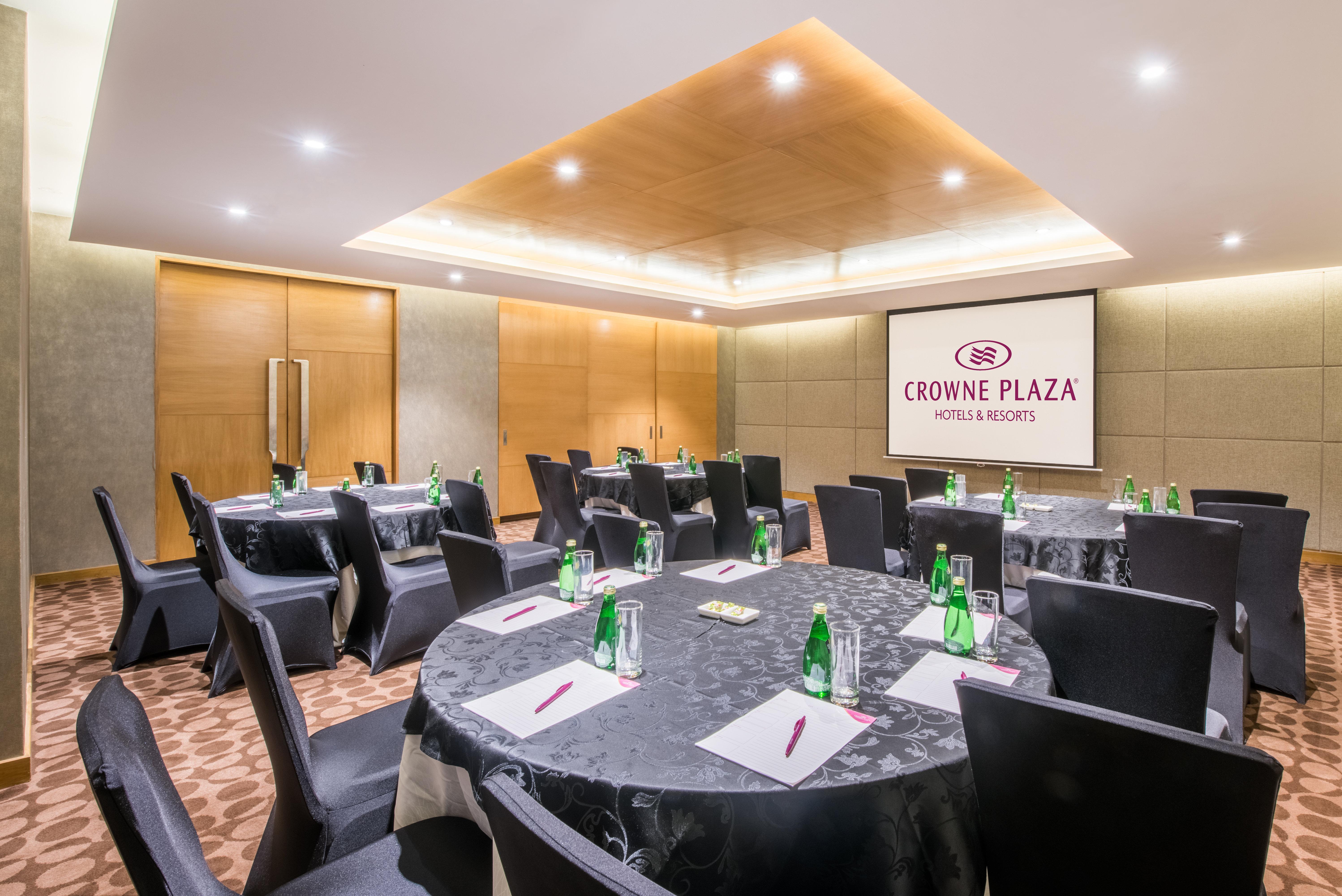 Crowne Plaza Ahmedabad City Centre By Ihg Εξωτερικό φωτογραφία