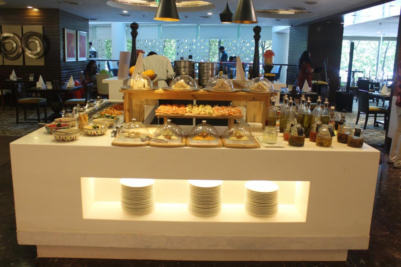 Crowne Plaza Ahmedabad City Centre By Ihg Εξωτερικό φωτογραφία