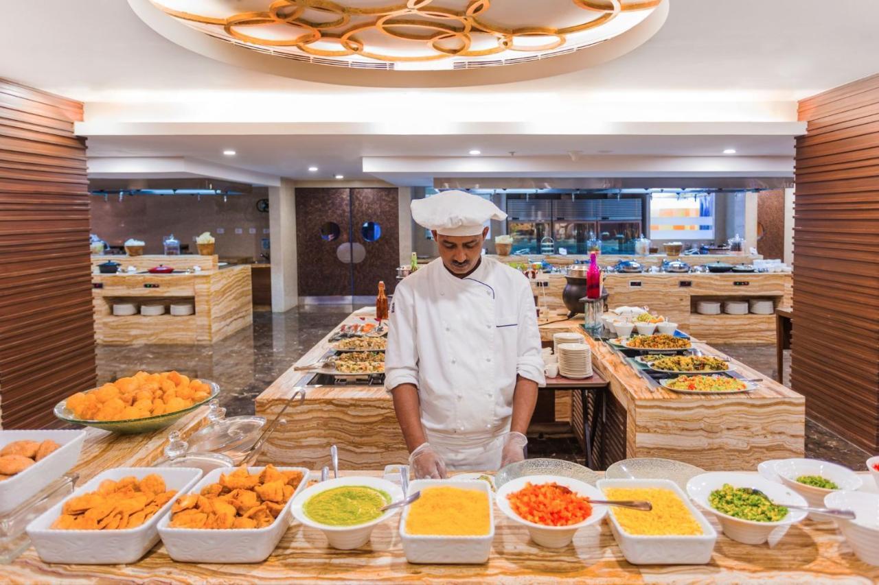 Crowne Plaza Ahmedabad City Centre By Ihg Εξωτερικό φωτογραφία