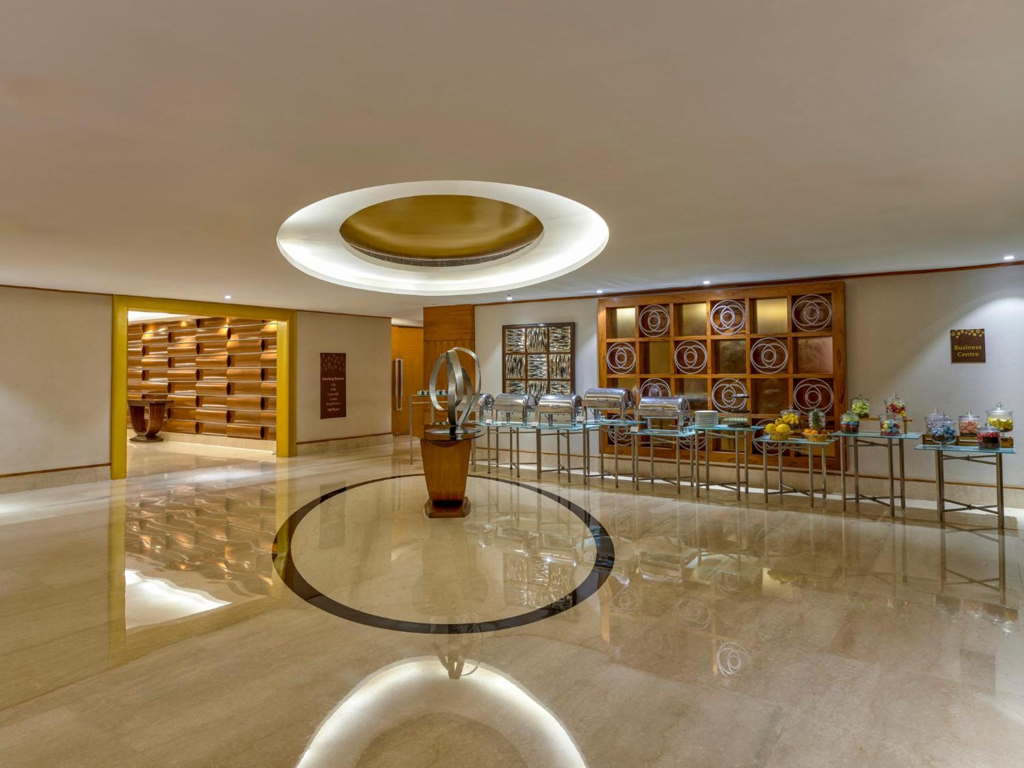 Crowne Plaza Ahmedabad City Centre By Ihg Εξωτερικό φωτογραφία