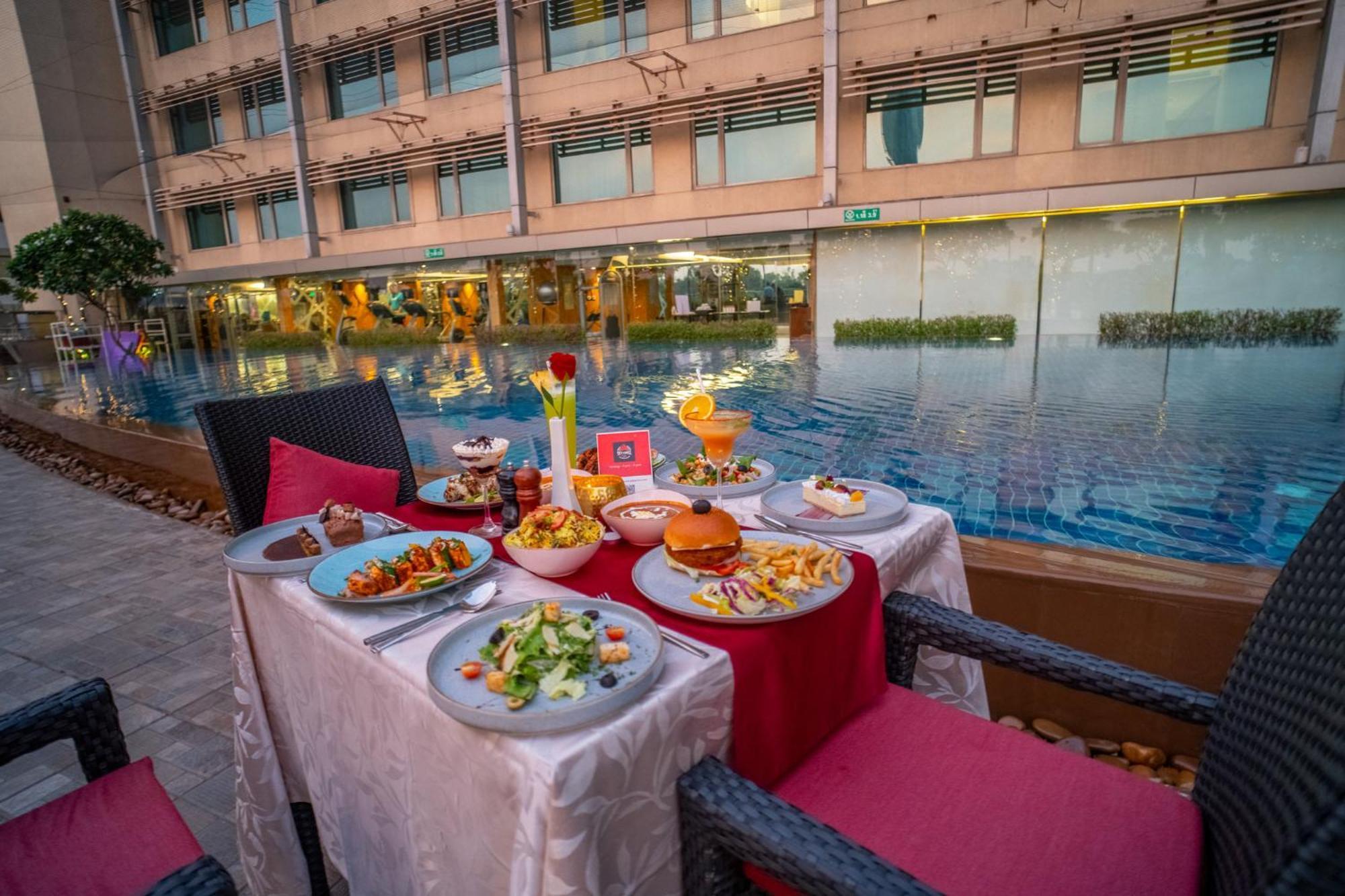 Crowne Plaza Ahmedabad City Centre By Ihg Εξωτερικό φωτογραφία